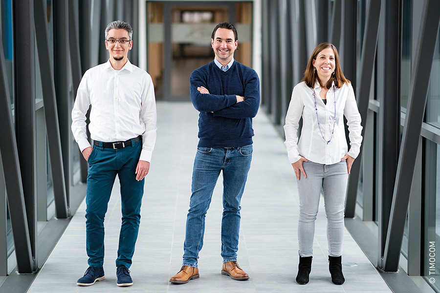 Zaposlenici odjela za inkaso Julian van Achter, Geoffrey Bladier i Denise Becht savjetuju, pružaju podršku, rješavaju sukobe i p
