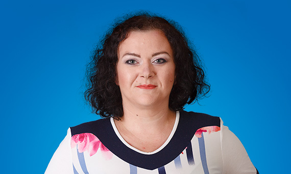 Eliza Wyrwich radi u odjelu knjigovodstva, računovodstva i naplate u tvrtki Mega Pol Trans u Pili, a u slučaju neplaćenih računa
